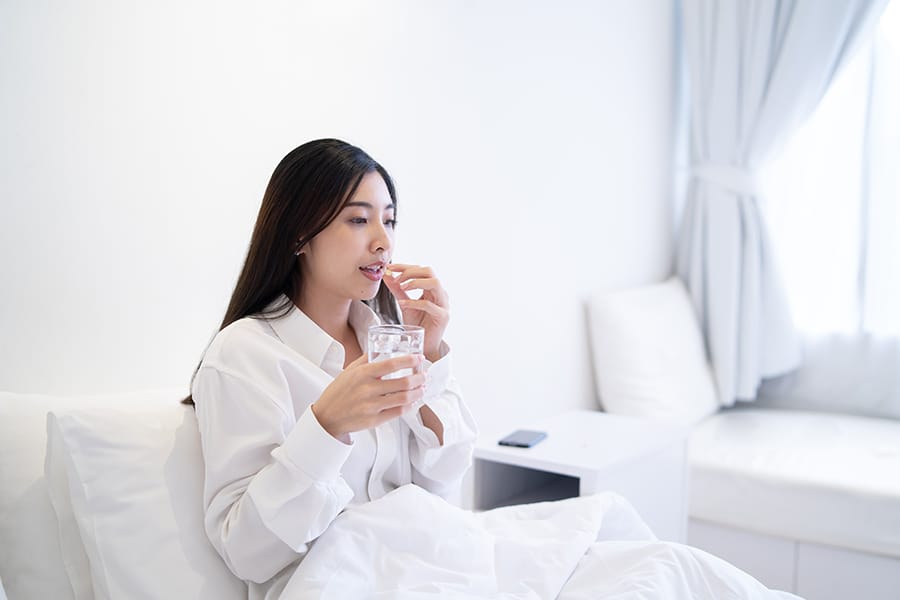 cara meredakan nyeri haid dengan minum air hangat