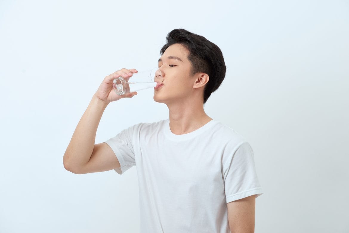 10 Tanda Kurang Minum Air Putih!