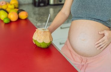 ibu hamil muda minum air kelapa