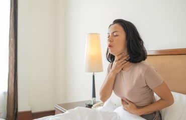 perbedaan radang tenggorokan dan amandel