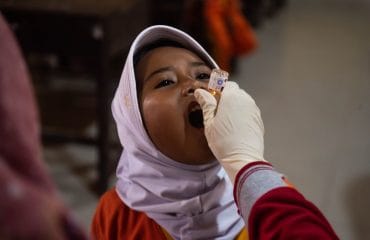 mitos dan fakta vaksin polio