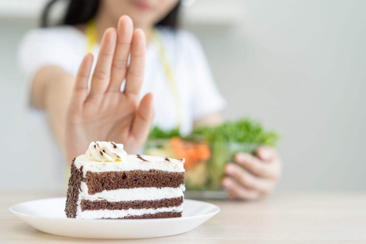 Bahaya makan manis saat buka puasa