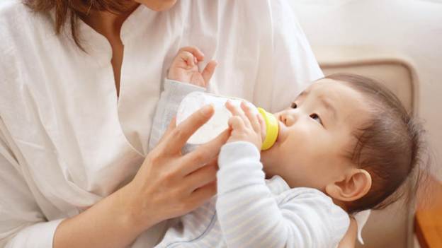 berapa jam sekali bayi minum susu formula